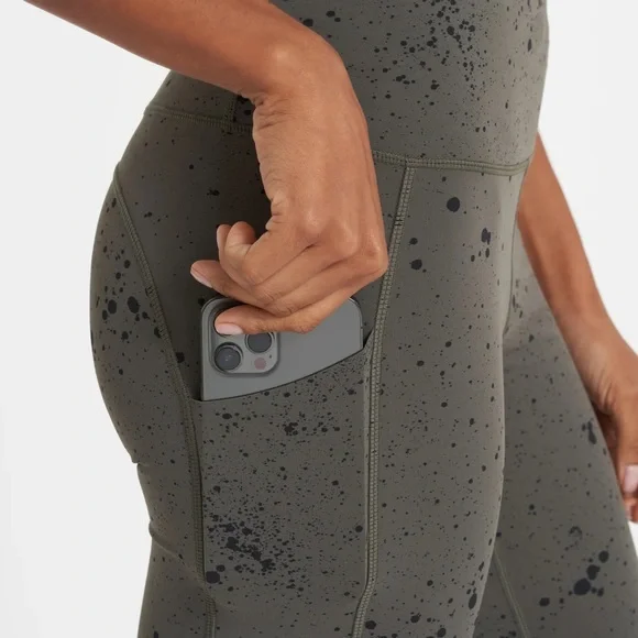 Vuori- Women’s Stride Legging in Oregano Splatter- Small
